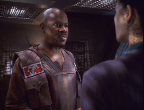 Sisko, in his Klingon ceremonial garb, advises Dax