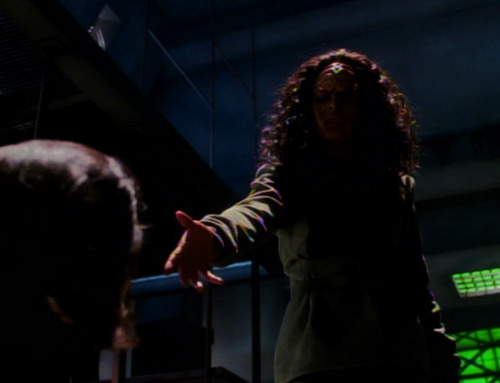 Klingon B'Elanna holds out a hand to human B'Elanna