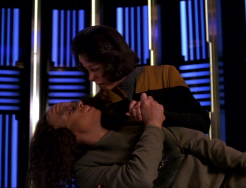 Human B'Elanna cradles dying Klingon B'Elanna