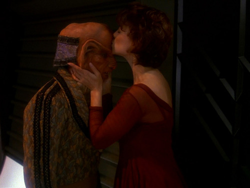 Leeta kisses Rom on the forehead