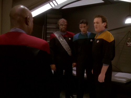 Sisko confronts Worf, Bashir and O'Brien in the brig