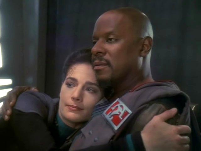 Sisko comforts Dax