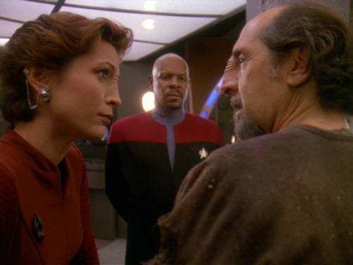 Kira and Sisko talk to Akorem Laan