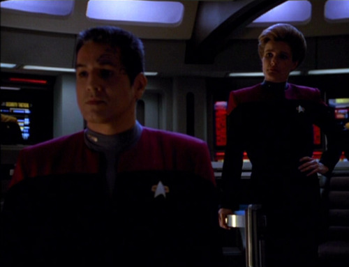 Chakotay and Janeway on the bridge during red alert