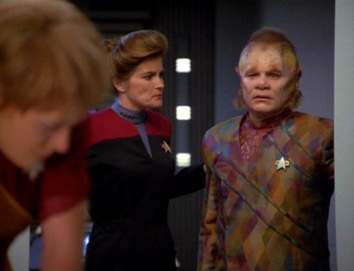Janeway and Neelix look at Kes in the Doctor's office