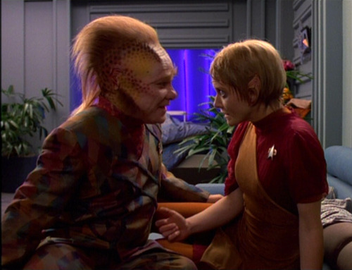 Kes and Neelix talk about becoming parents in her quarters