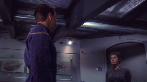 T'Pol talks to Archer on the ship
