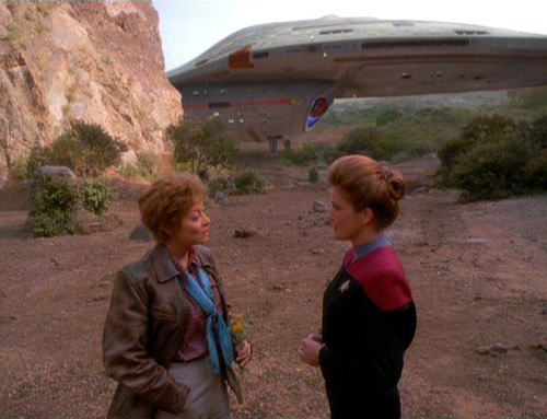 Janeway talks to Amelia Earhart
