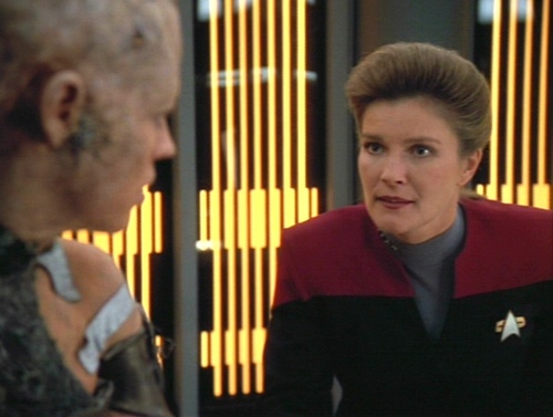 Janeway talks to Seven of Nine shortly after separating her from the collective