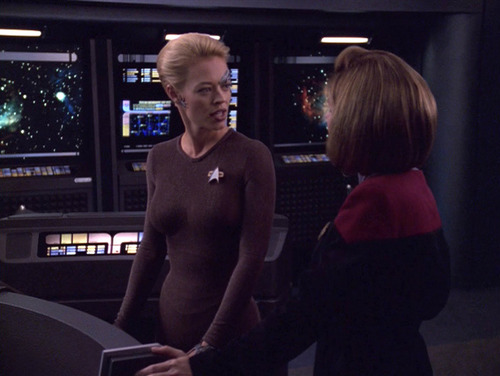 Janeway and Seven talk in Astrometrics