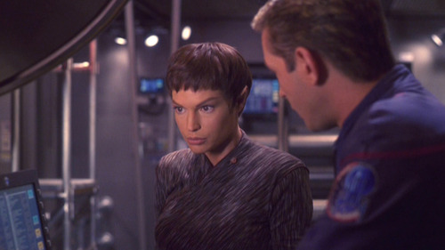 T'Pol tells Trip she doesn't want to go to the movie