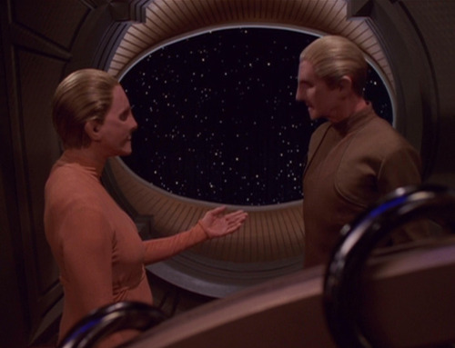 Female Changeling extends a hand to Odo in his quarters on DS9