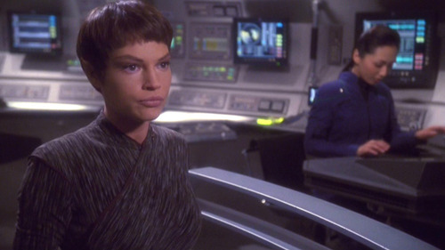 T'Pol on the bridge, Hoshi in background