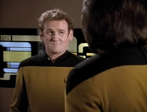 O'Brien talks to Worf in the transporter room