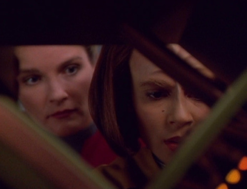 B'Elanna and Janeway try to hack the Clown's environment 
