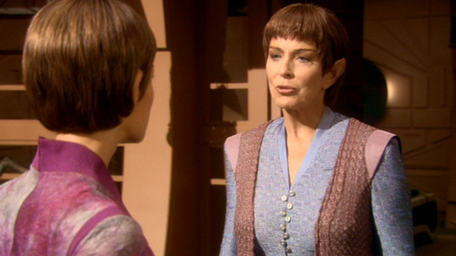 T'Pol speaks to T'Les
