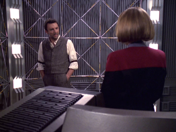 Janeway talks to Michael in the lab.