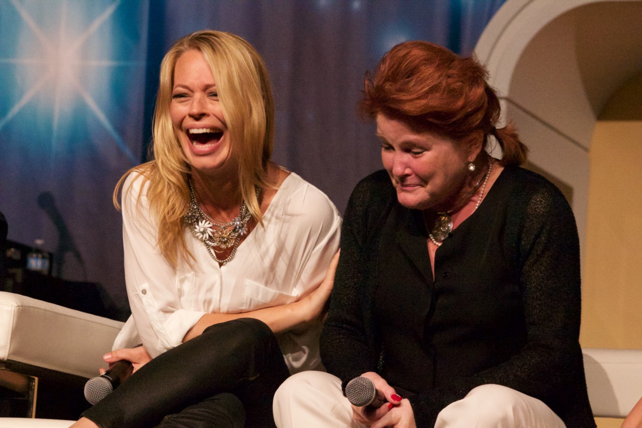 Jeri Ryan and Kate Mulgrew doubled over laughing
