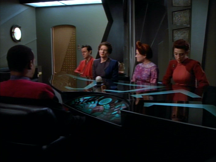 Sisko and the Skrrean and Bajoran leaders